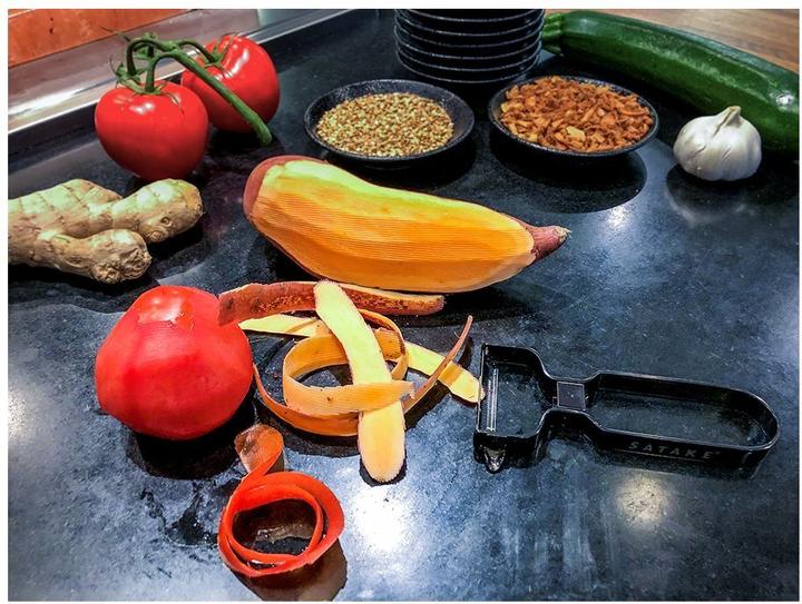 Actual product image Satake Peeler, black