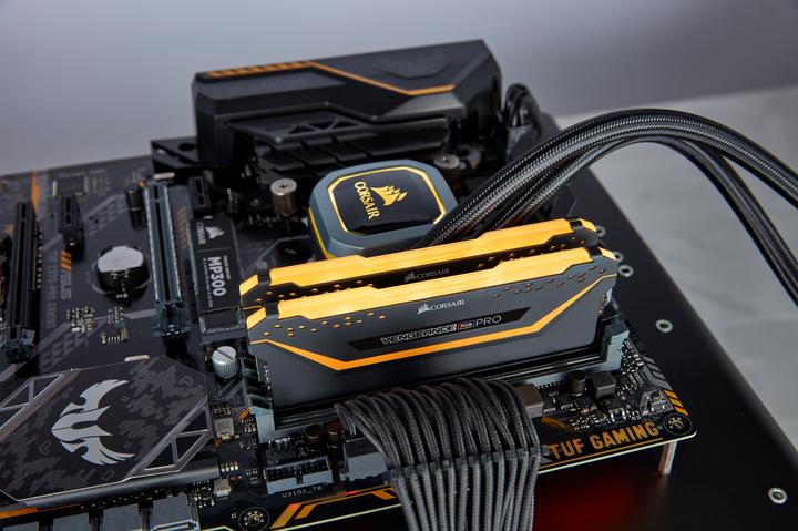 Produktbild Corsair Vengeance RGB Pro TUF (2 x 8GB, 3200 MHz, DDR4-RAM, DIMM)