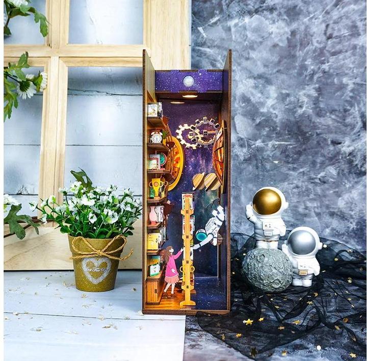 Actual product image Tonecheer Interstellar - Book Nook