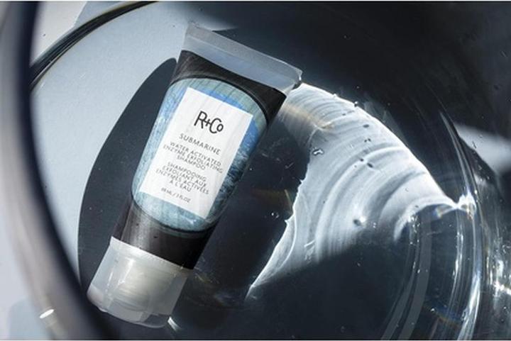 Produktbild R+Co Submarine Water Activated Enzyme Exfoliating Shampoo Deluxe Sample (Flüssiges Shampoo)