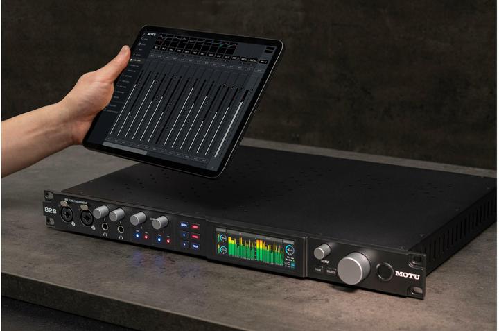 Actual product image MOTU 828 (USB)