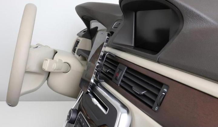 Actual product image Brodit MagSafe Halter ohne Kugelgelenk mit KFZ-Ladeadapter