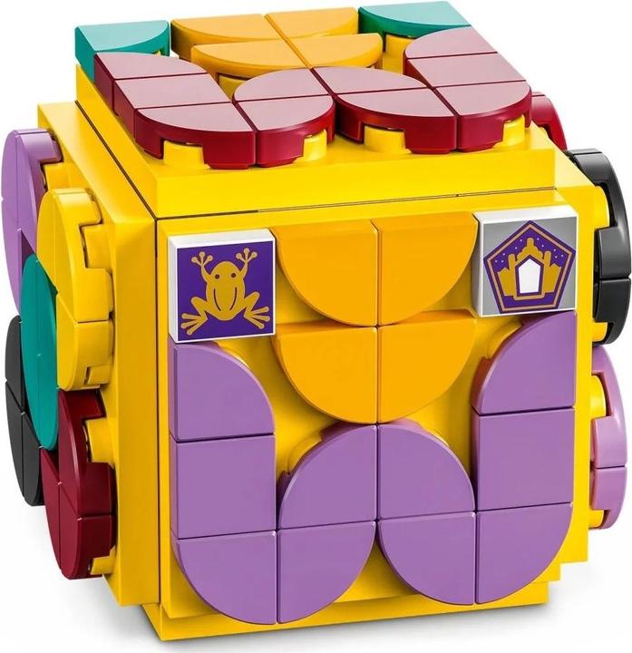 Actual product image LEGO Hogwarts Desk Set (41811, LEGO Dots)
