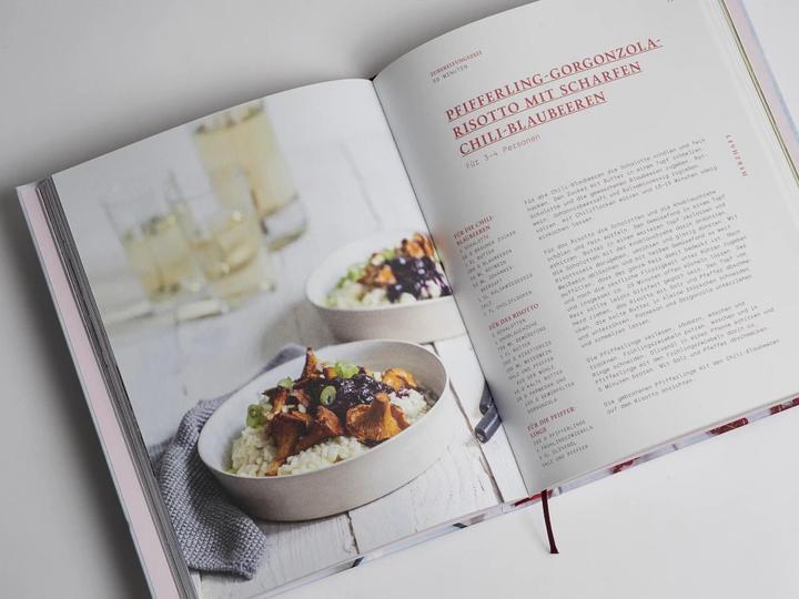 Produktbild Hello Berries (Deutsch, Saskia van Deelen, Vera Schäper, Julia Cawley, 2021)
