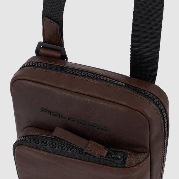 Produktbild Piquadro Umhängetasche mit iPad®mini-Fach