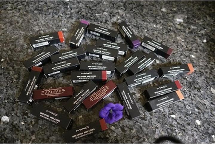 Actual product image MAC Cosmetics Velvet Matte Lipstick (Valiant)