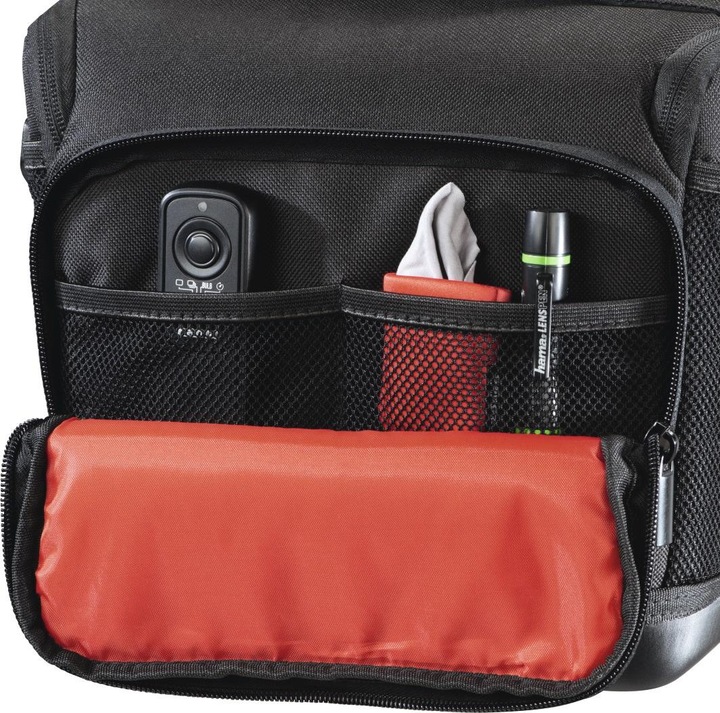 Actual product image Hama Albany HC Compact Case Black (Camera case)