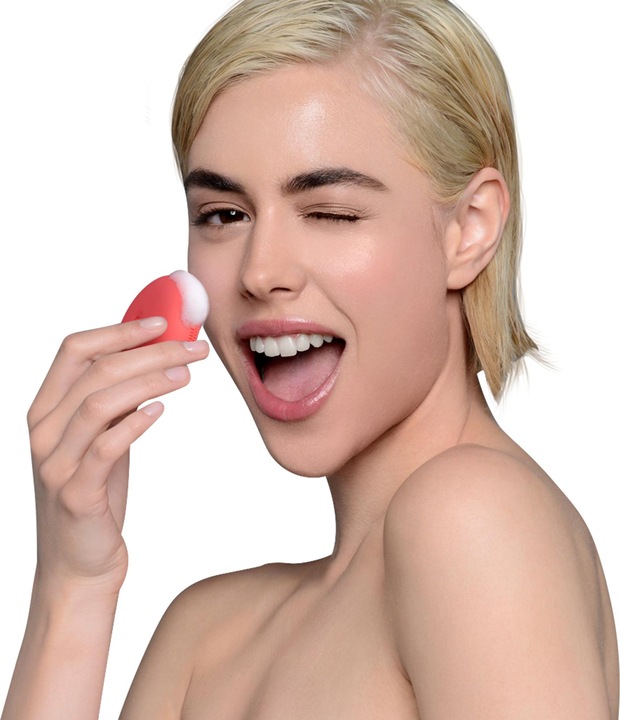 Actual product image Foreo Luna Play Plus