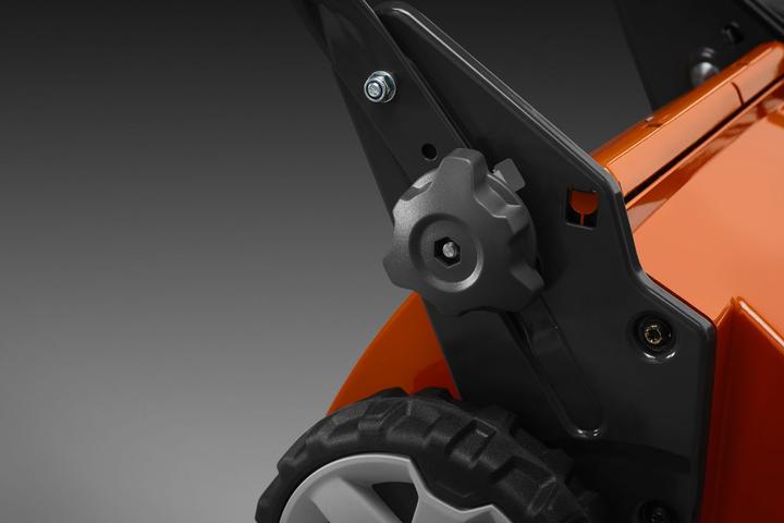Actual product image Husqvarna LC 247i (Rechargeable battery operated)
