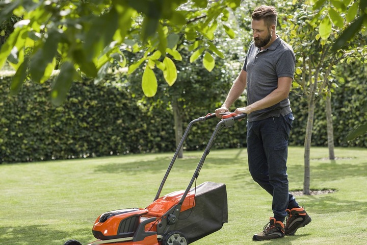 Produktbild Husqvarna LC 247i (Akkubetrieb)