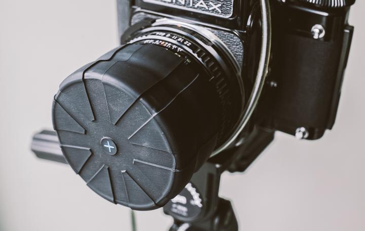 Actual product image Kuvrd Universal lens cap (120 mm)
