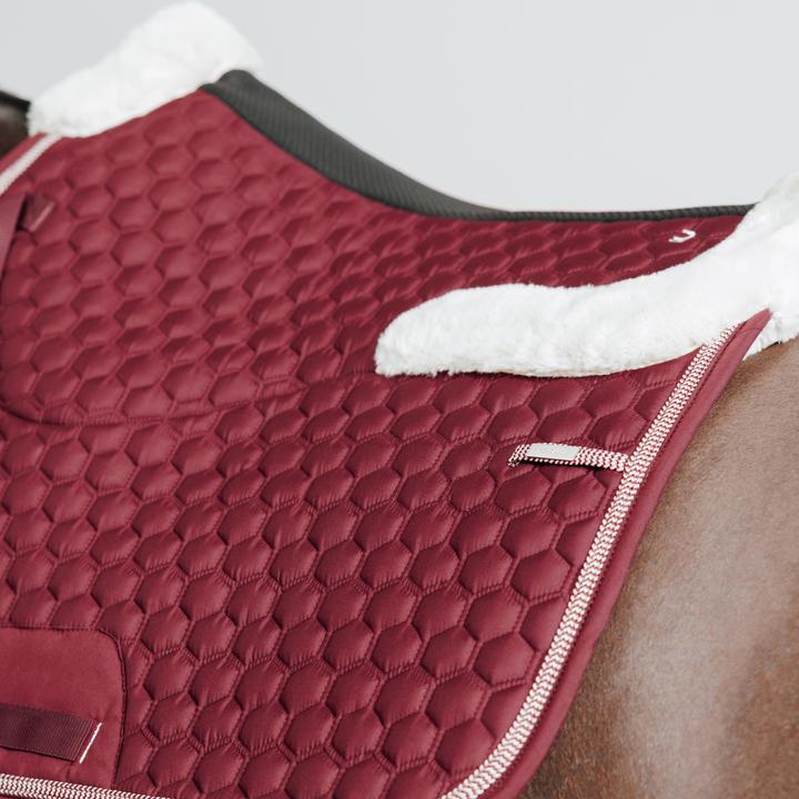 Image du produit Fouganza Chabraque 900 avec tapis de selle cheval bordeaux