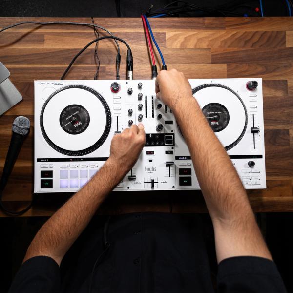 Actual product image Hercules DJ Control Inpulse T-7 DJ-Controller Weiss