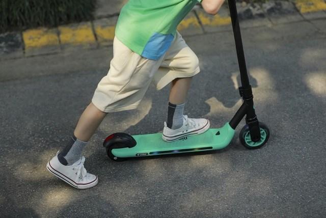 Produktbild Segway-Ninebot Zing A6 (12 km/h, 5 km)