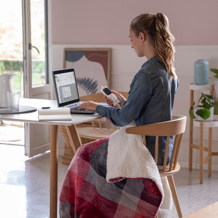 Actual product image Imetec 16715 Electric blanket/cushion 150 W Multicolour Velvet (120 x 160 cm)