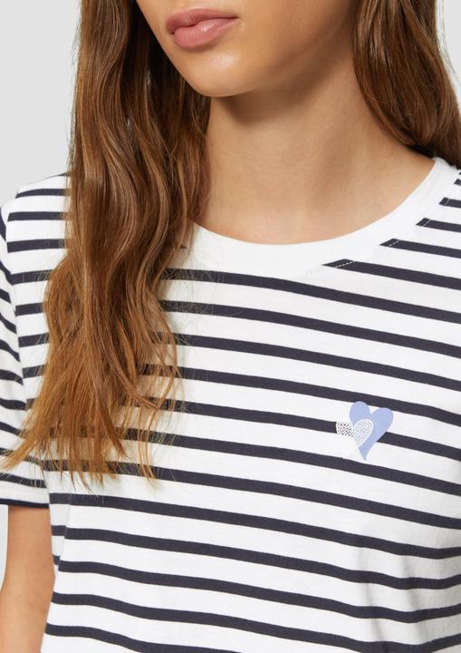 Produktbild S.Oliver T-Shirt Gestreiftes T-Shirt im Relaxed Fit mit Herz-Stickerei (42)