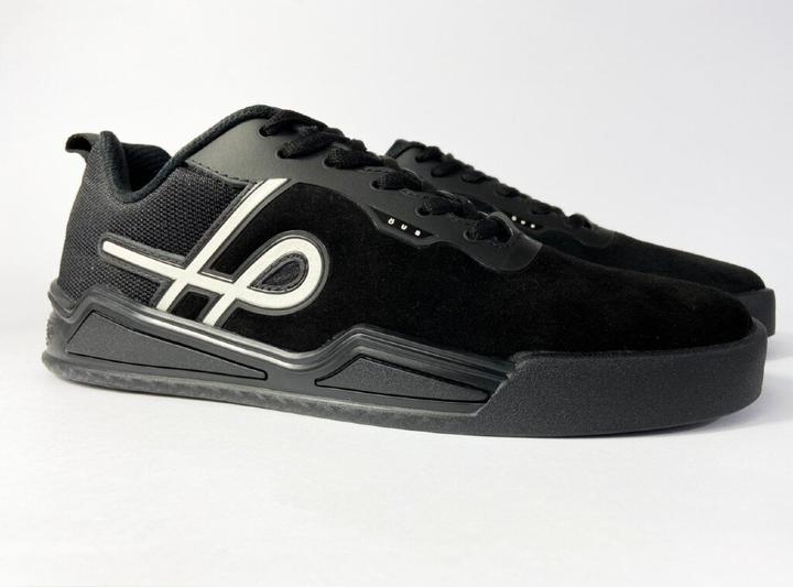 Immagine prodotto Öus Scarpe da skate Arquitetonico all black essencial (45)