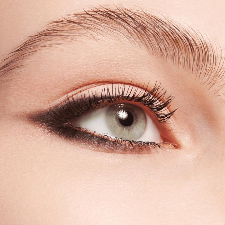 Actual product image essence soft touch eyeshadow (06 Pitch Black)