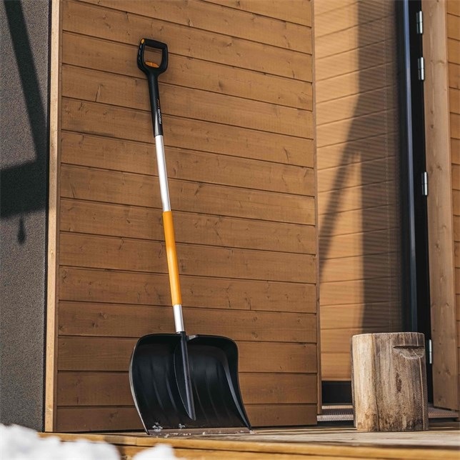 Actual product image Fiskars X series telescopic snow pusher
