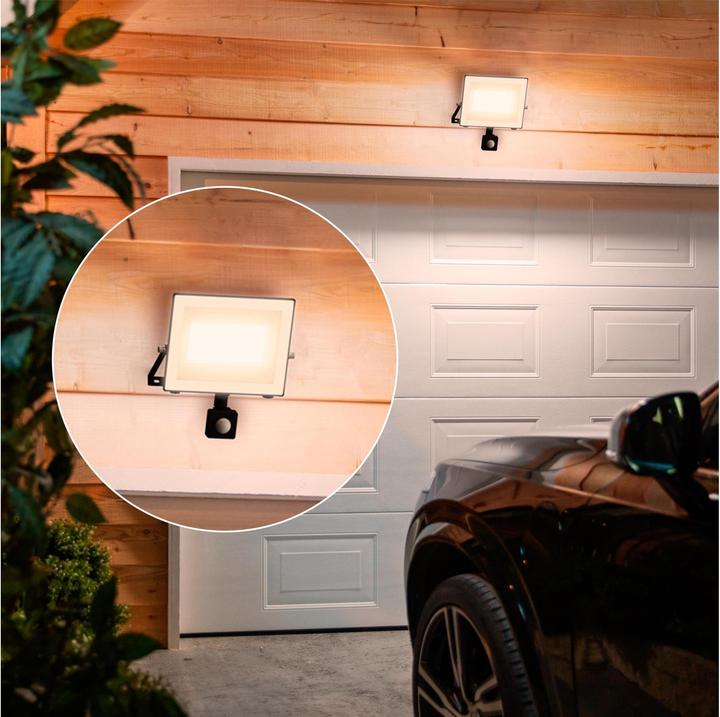 Produktbild Philips Outdoor Ultra-Efficient Flutlicht Lois (4450 lm, IP65)