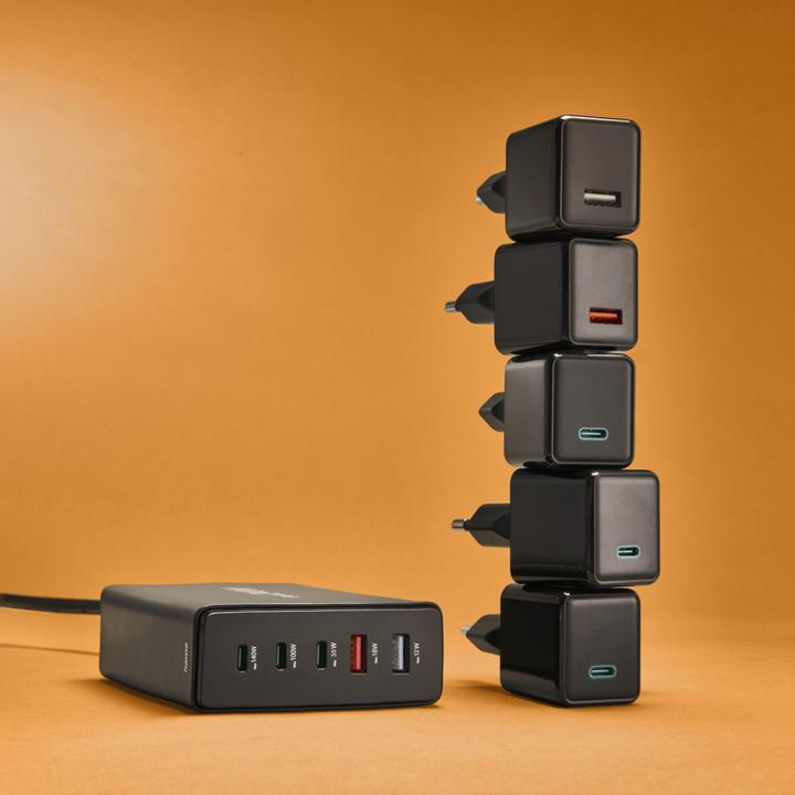 Produktbild Hama Ladestation 5 Ports, GaN, Schnellladegerät, 3xUSB-C, 2xUSB-A, PD, 140 W, SW (140 W)