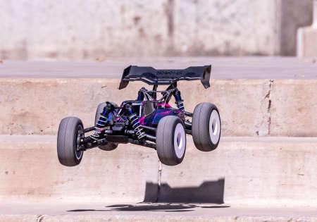 Produktbild Traxxas BUGGY JATO 4x4 VXL 1:8 EP RTR PINK TQi 2.4GHz BRUSHLESS OHNE LadegerÃ¤t und OHNE Akku (RTR Ready-to-Run)