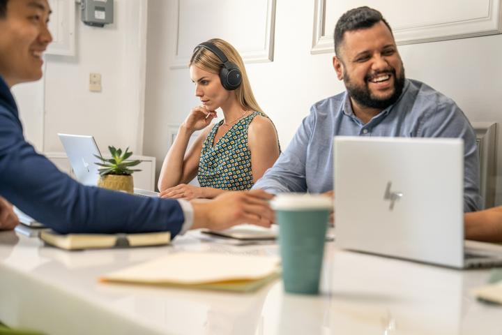 Actual product image Poly Voyager Surround 80 UC USB-C headset + USB-C/A adapter (Wireless, USB-C, Microsoft teams)