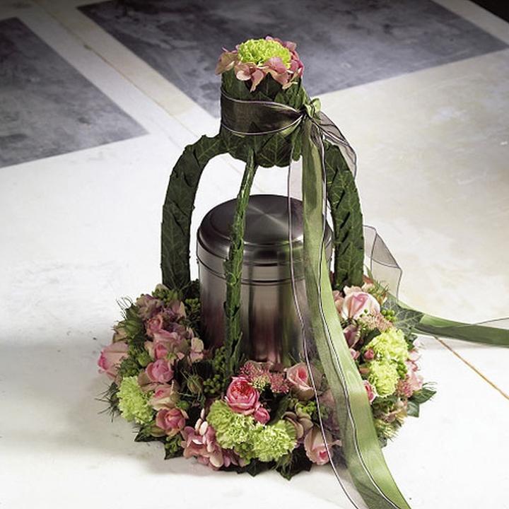 Actual product image Oasis BIOLIT Wreath