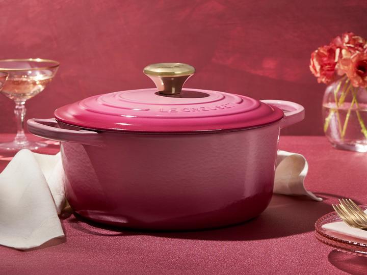 Produktbild Le Creuset Bräter Signature rund berry 24cm (Gusseisen, 24 x 16.60 cm)