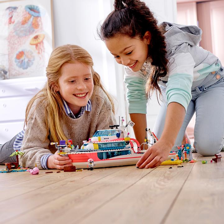 Actual product image LEGO Rescue Mission Boat (41381, LEGO Friends)