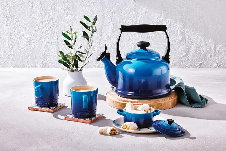 Actual product image Le Creuset Water Kettle Tradition Azure (2.10 l)