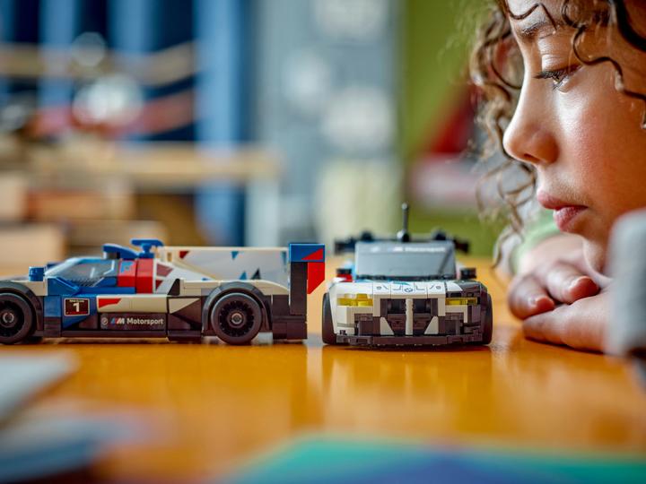Image du produit LEGO BMW M4 GT3 & BMW M Hybrid V8 de course (76922, LEGO Speed Champions)