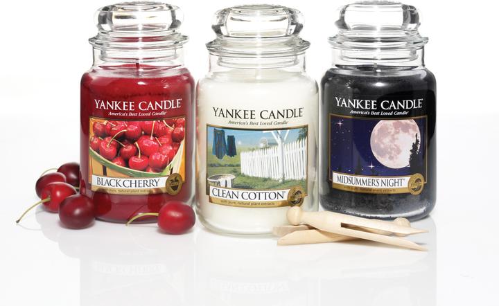 Actual product image Yankee Candle Black Cherry (623 g)