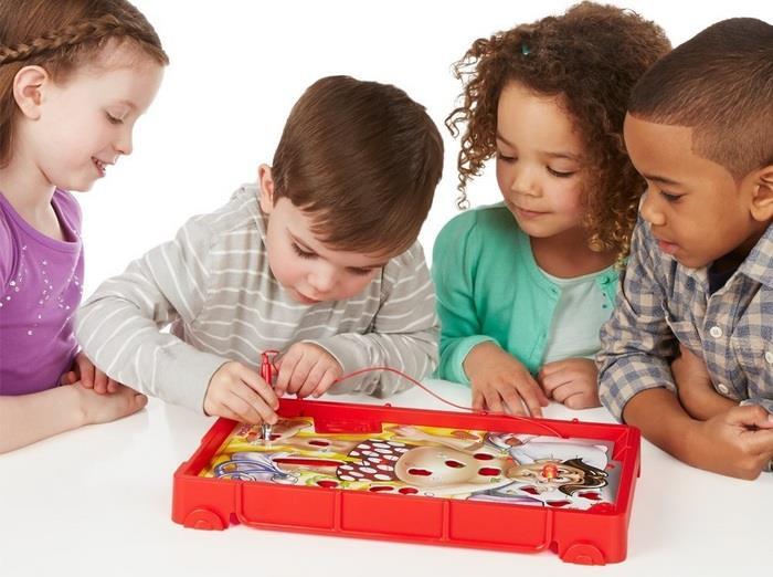 Actual product image Hasbro L'Allegro Chirurgo (Italian)