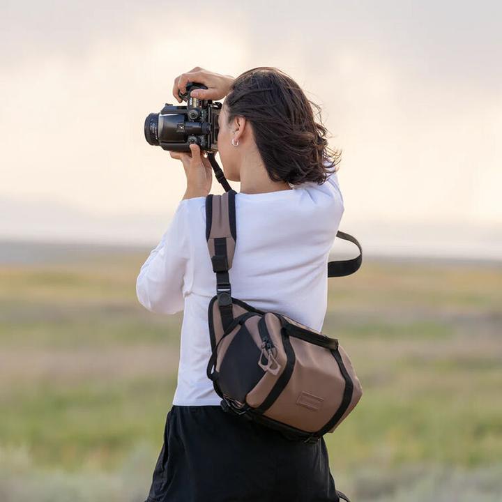 Actual product image Wandrd ROGUE Sling 6L Atacama Clay V2 (Camera shoulder bag, 6 l)