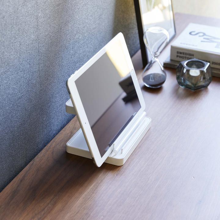 Actual product image Yamazaki Mobile & device charging stand TOWER