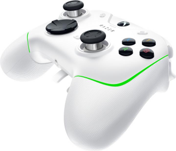 Actual product image Razer Wolverine V2 Chroma (Xbox Series S, Xbox One S, PC, Xbox One X, Xbox Series X)
