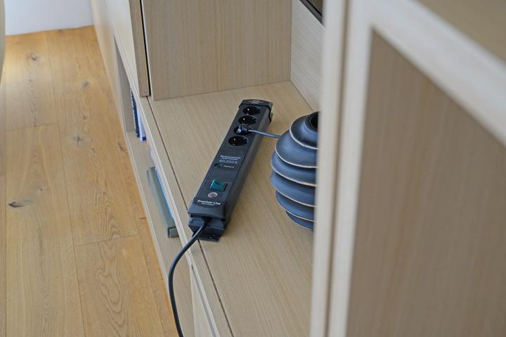Produktbild Brennenstuhl Premium-Line, power distribution unit, 4 sockets, 1.8m, black, with switch and surge... (4 x, 1.80 m)