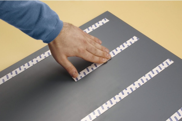 Produktbild tesa Powerbond MIRROR doppelseitiges Montageband für Spiegel (19 mm)