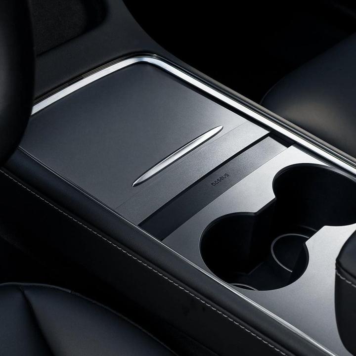 Produktbild Baseus T-Space Series USB-HUB für Tesla Model 3 / Y mit integriertem 45-W-USB-C-Kabel – Schwarz