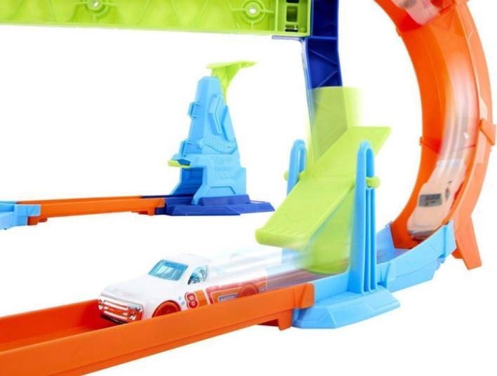 Produktbild Hot Wheels Corkscrew Jump Champion