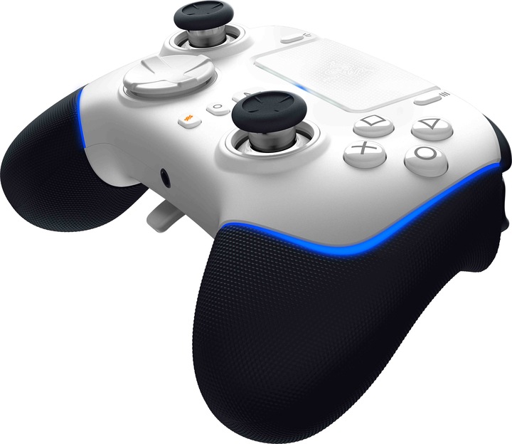 Actual product image Razer Wolverine V2 Pro (PC, PS5)