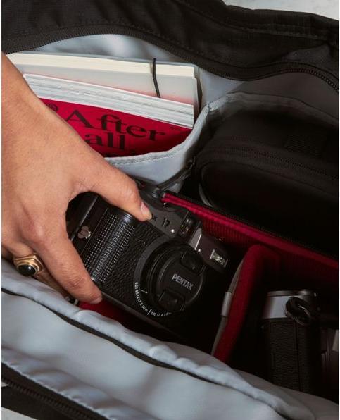 Actual product image Moment Everything Camera Insert 4L - Black (Lens bag, 4 l)