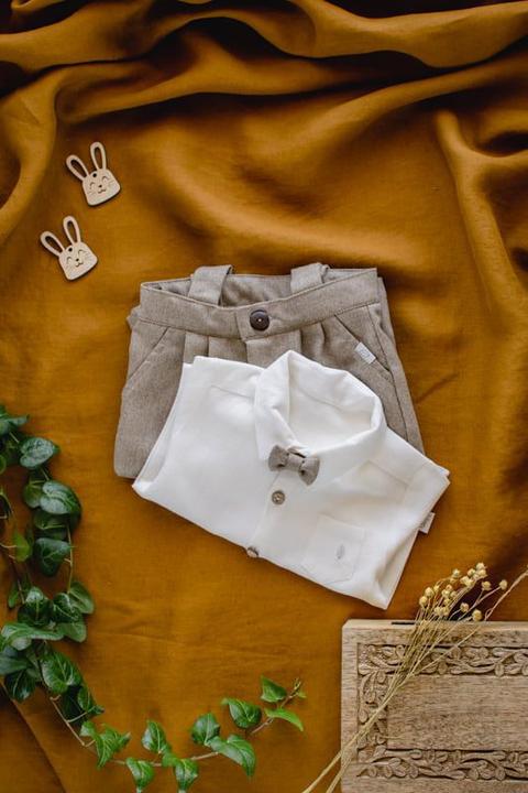 Actual product image MiLeNatural Jungen Fliege zur Taufe aus Merinowolle braun