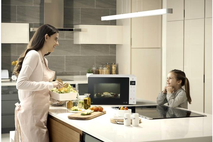 Actual product image LG MS23NECBW (23 l)