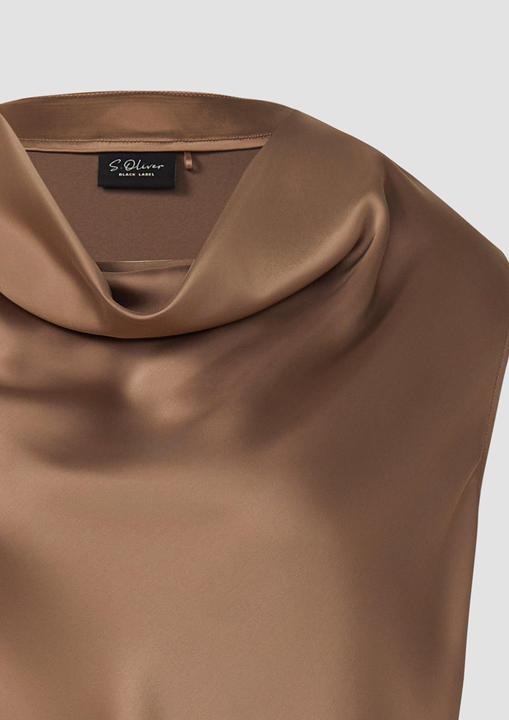 Immagine prodotto s.Oliver Ärmellose Satin-Bluse mit Wasserfall-Ausschnitt im Regular Fit (40)
