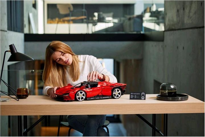 Actual product image LEGO Ferrari Daytona (42143, LEGO Technic)