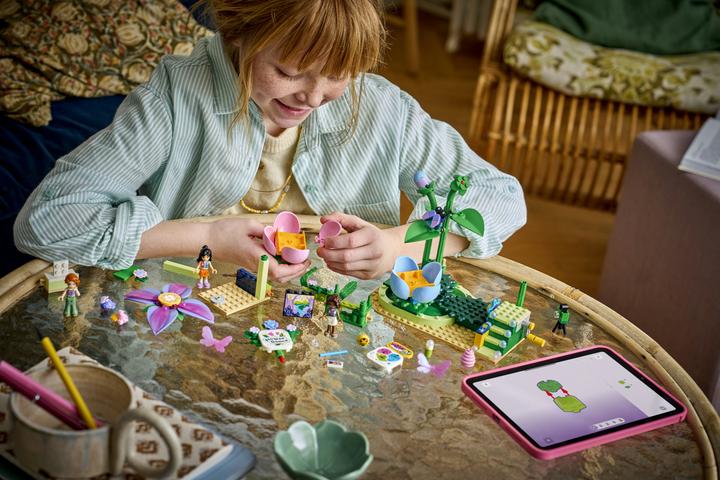 Produktbild LEGO Feentassen-Karussell mit Blumendeko (42702, LEGO Friends)