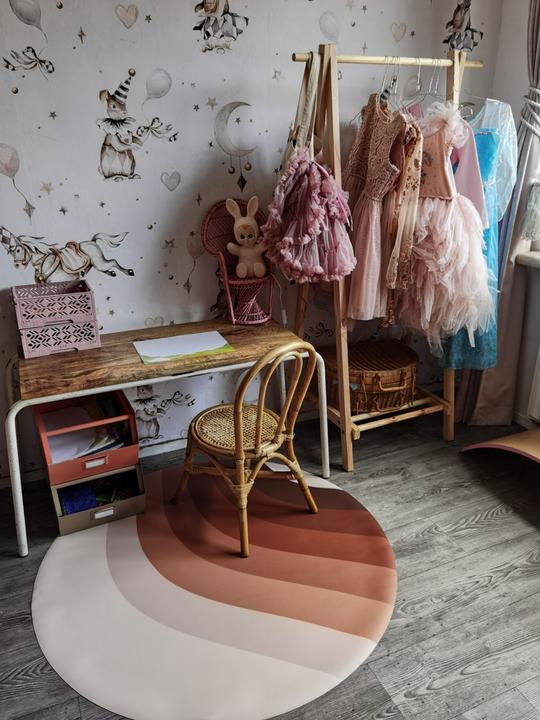 Actual product image Eeveve Round floor protection mat for children "Retro Lines