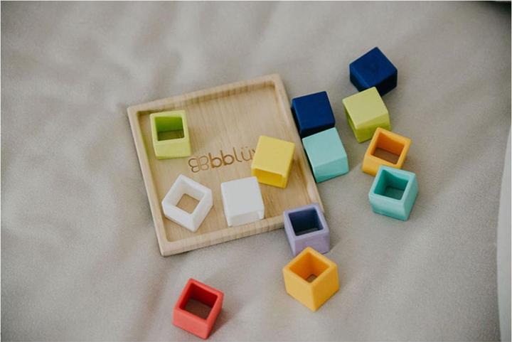 Actual product image Bblüv Wooden and silicone puzzle with Blox cards